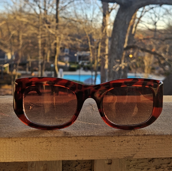 Vintage Tortoise Rectangular shaped Sunglasses - Picture 1 of 2